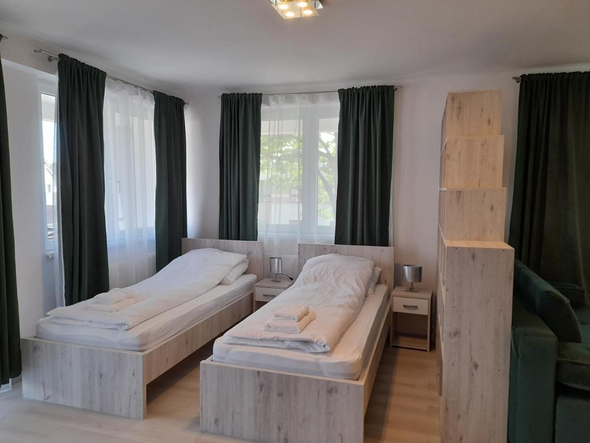 Bed and Breakfast Orion Panzio à Hajdúszoboszló Extérieur photo