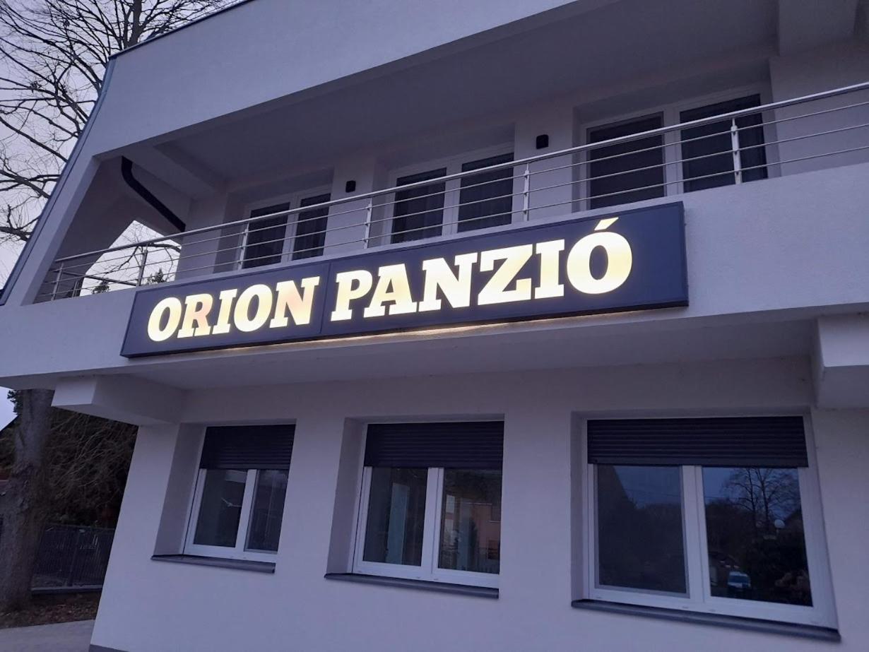 Bed and Breakfast Orion Panzio à Hajdúszoboszló Extérieur photo
